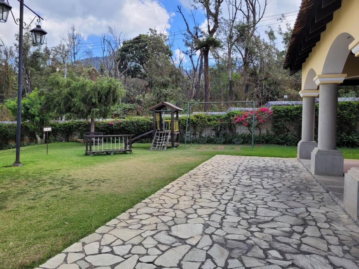 Amplia Casa Antigua Guatemala Con Pergola Y Jardin Villa Exterior photo