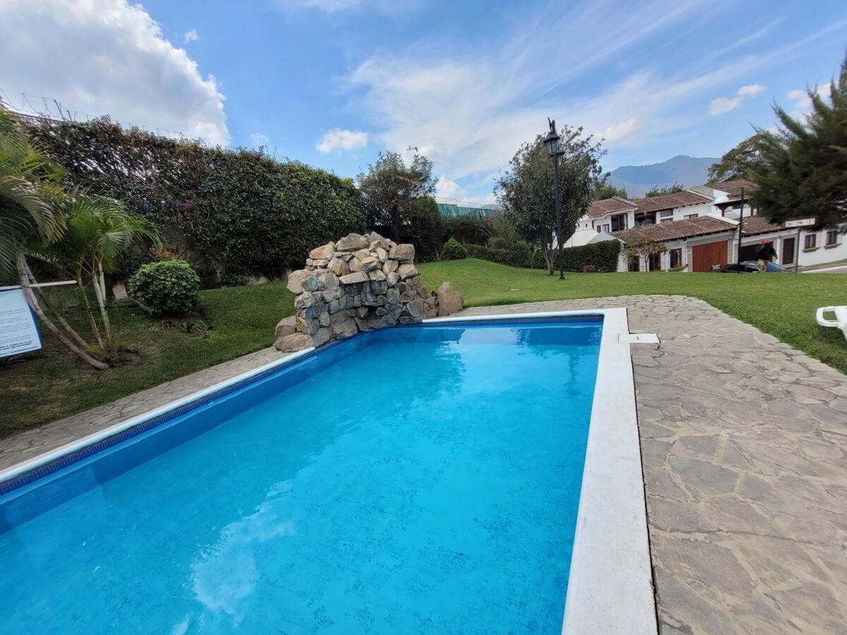 Amplia Casa Antigua Guatemala Con Pergola Y Jardin Villa Exterior photo